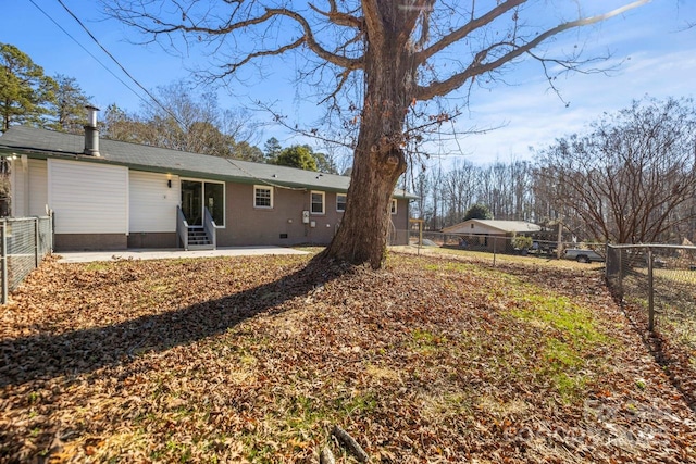 view of yard featuring a patio