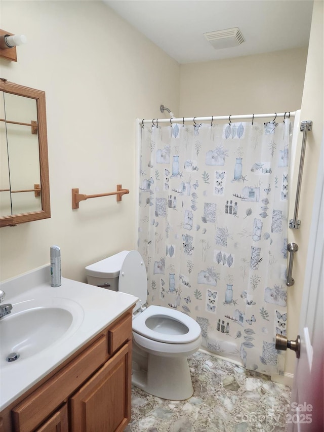 bathroom with toilet, a shower with shower curtain, and vanity