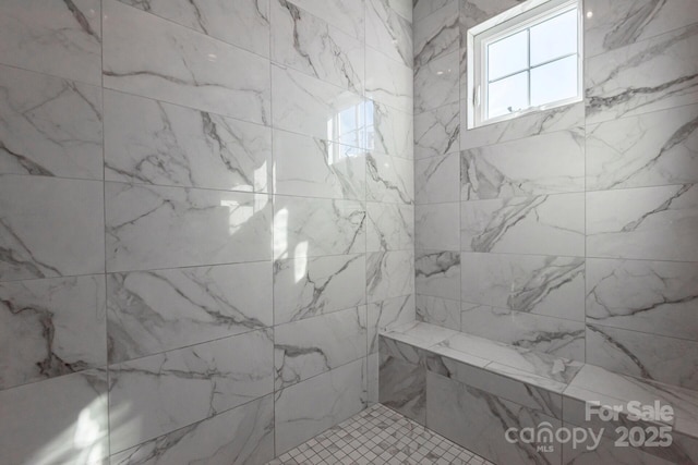 bathroom featuring tiled shower