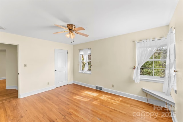 empty room featuring light hardwood / wood-style floors and ceiling fan