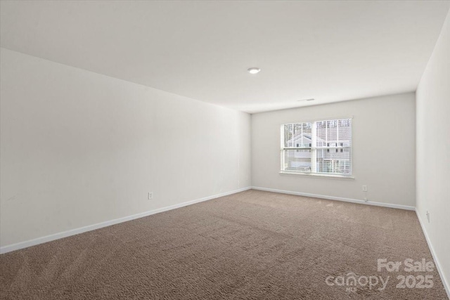 spare room with carpet flooring