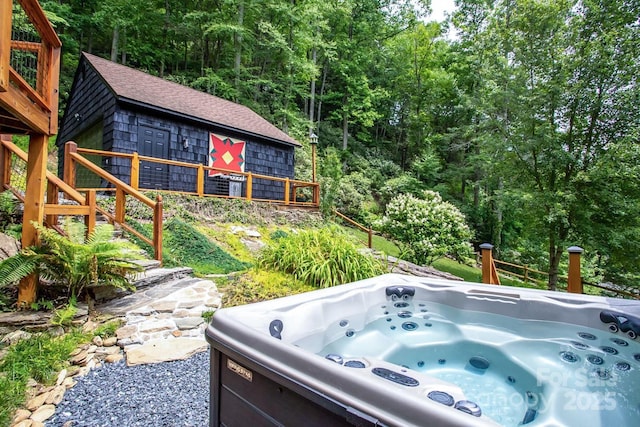 view of yard featuring a hot tub