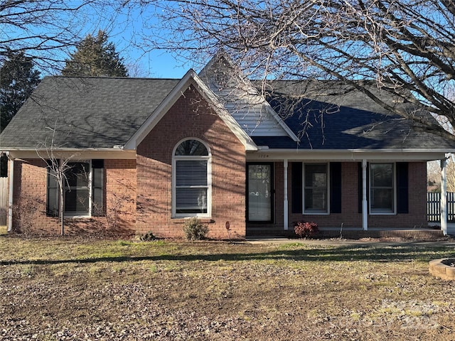 view of front of house with a front lawn