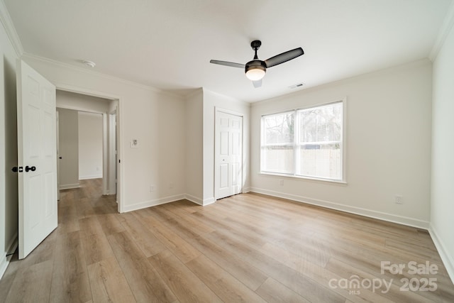 unfurnished bedroom with crown molding, ceiling fan, light hardwood / wood-style floors, and a closet