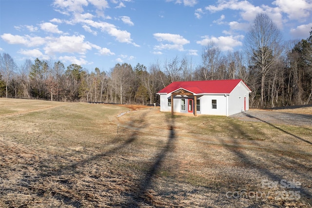 view of front of house with a front yard