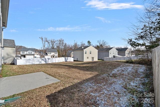 view of yard featuring a patio area