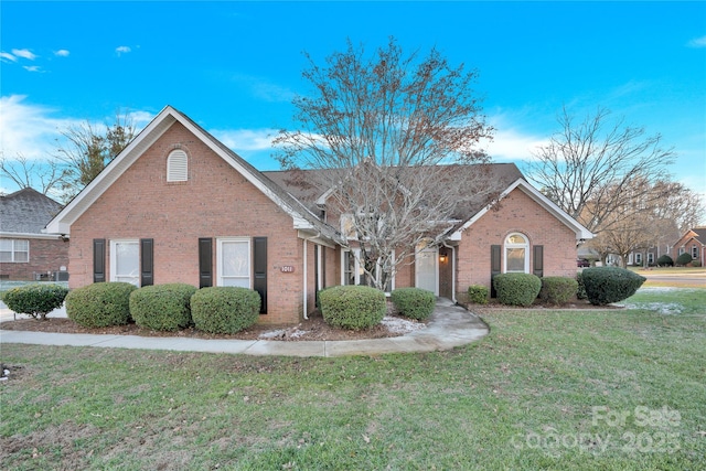 view of front of house featuring a front yard