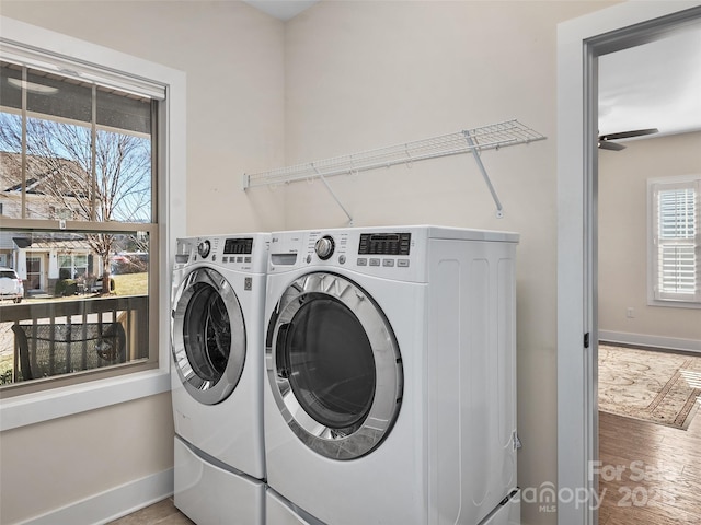 laundry room with ceiling fan and washing machine and clothes dryer