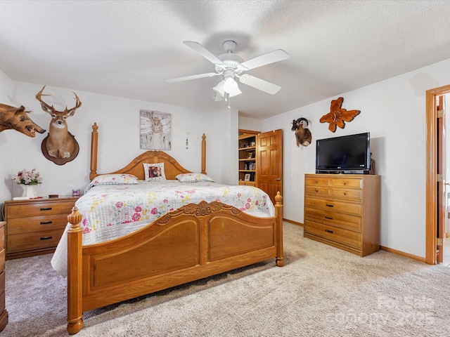 bedroom featuring light carpet, a textured ceiling, and ceiling fan