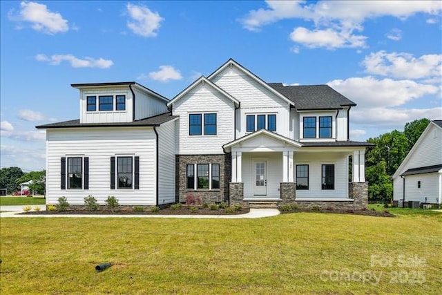 craftsman-style house featuring a porch and a front lawn