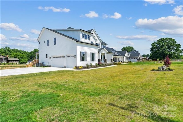 view of front of property featuring a front lawn and a garage