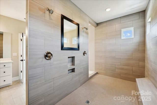 bathroom featuring a tile shower