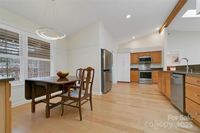 dining room with light wood-style floors, baseboards, and recessed lighting