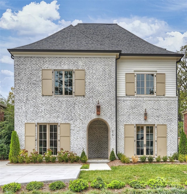 view of front of house featuring a front yard and a patio