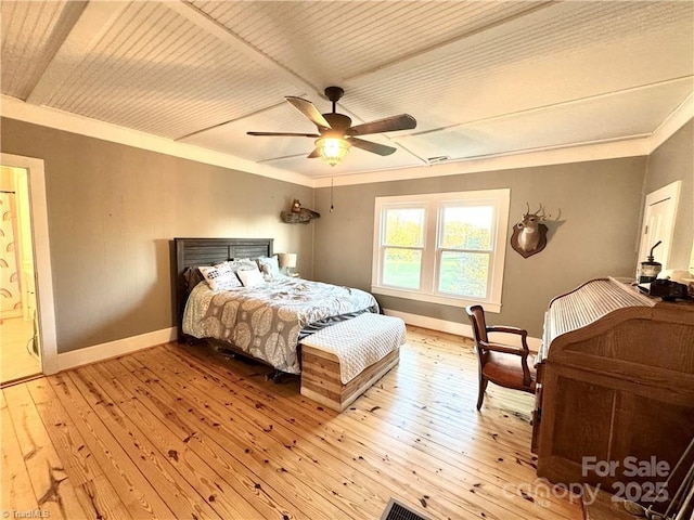 bedroom with crown molding, light hardwood / wood-style floors, connected bathroom, and ceiling fan