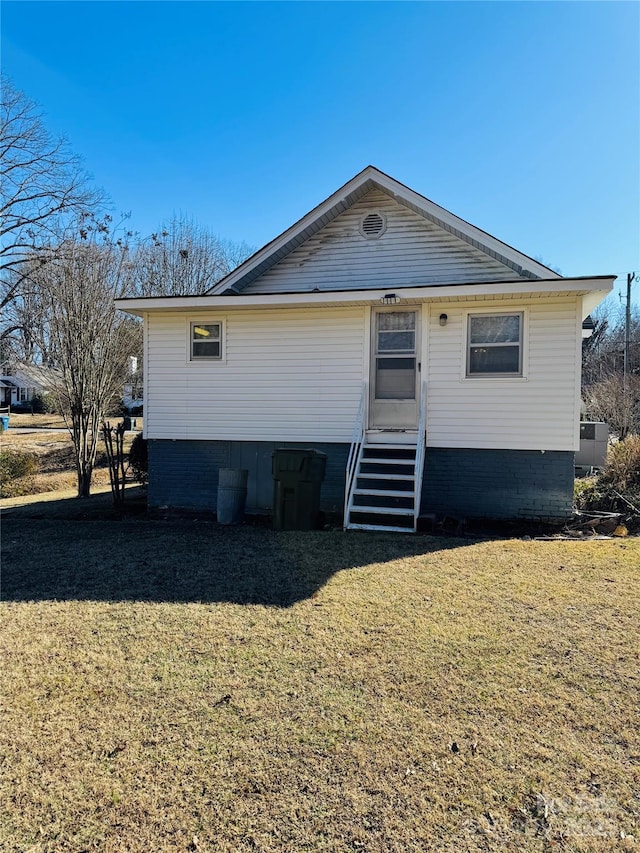 view of front of house with a front yard