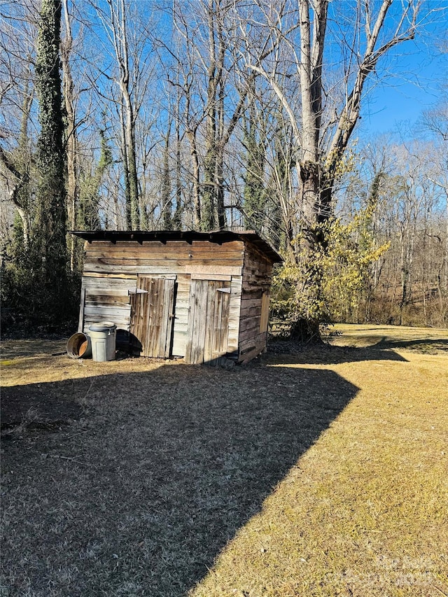 view of outbuilding