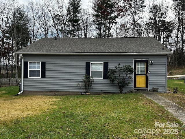 view of front facade with a front lawn