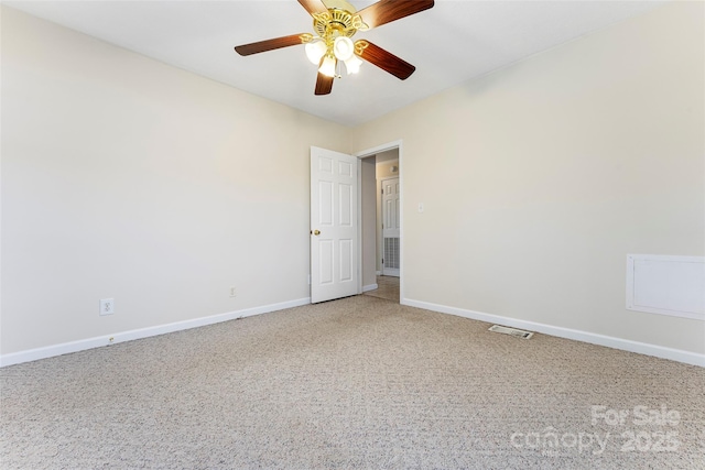 carpeted empty room featuring ceiling fan