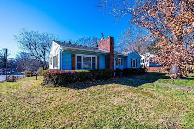 view of front of house with a front lawn