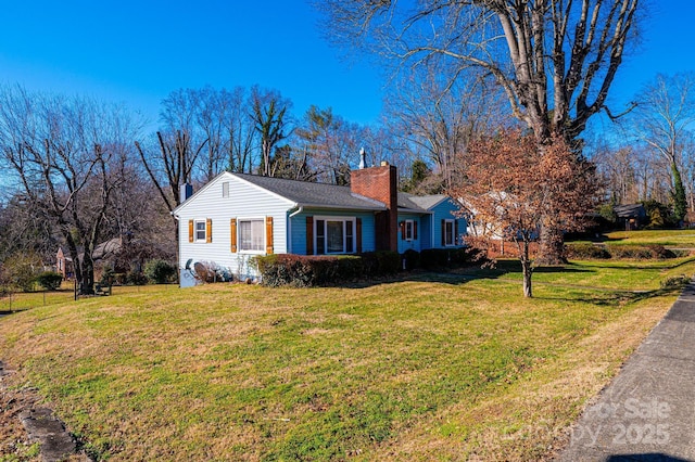 ranch-style house featuring a front lawn