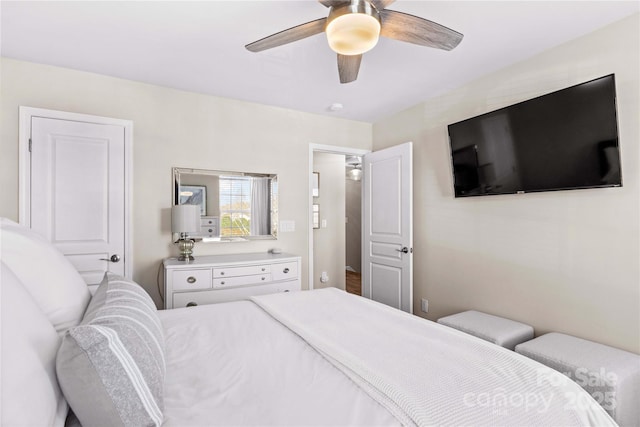 bedroom with ceiling fan