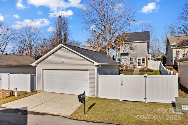 view of front of property with a front yard