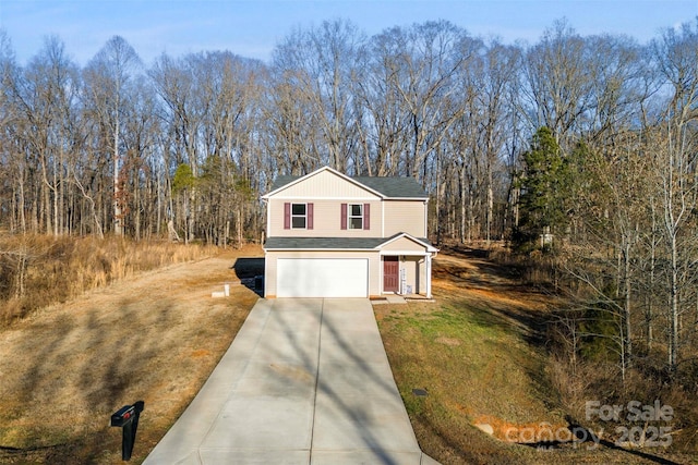 view of front of home featuring a front lawn and a garage