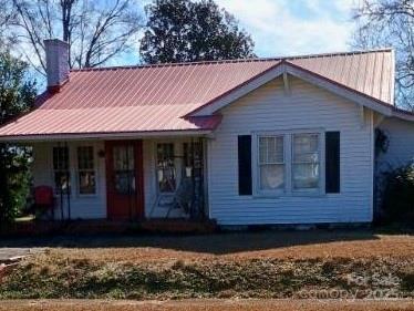 view of front of house with covered porch