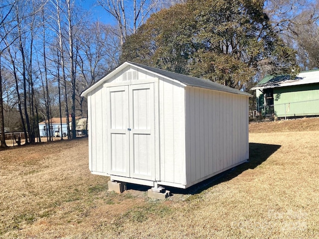 view of outbuilding with a yard