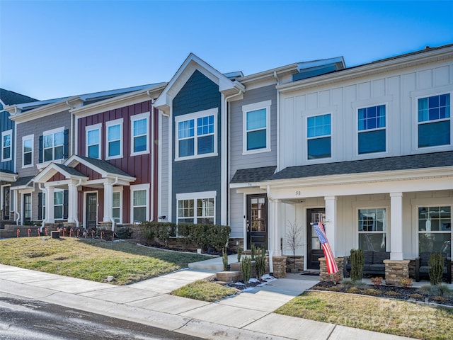 view of front of house with a front yard