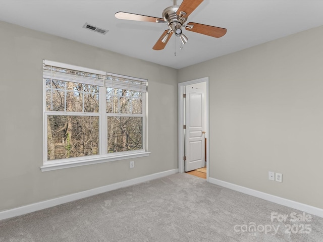 unfurnished room with light carpet and ceiling fan