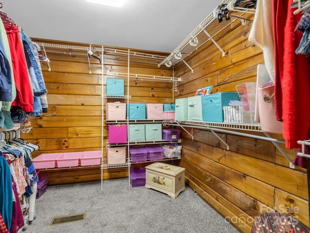 walk in closet featuring carpet floors