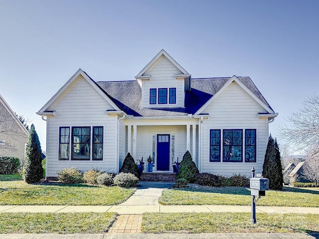 view of front of home featuring a front lawn