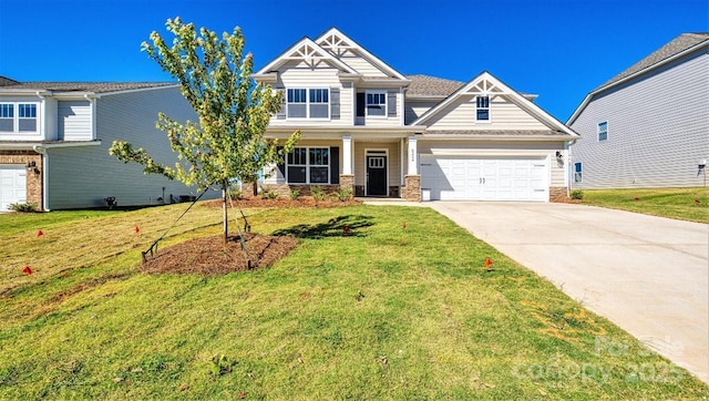 craftsman house featuring a front lawn and a garage