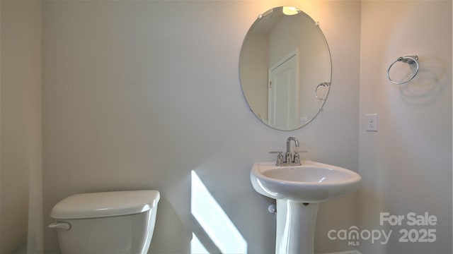 bathroom featuring toilet and sink