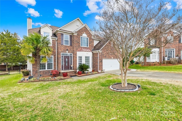 view of front of property featuring a front lawn