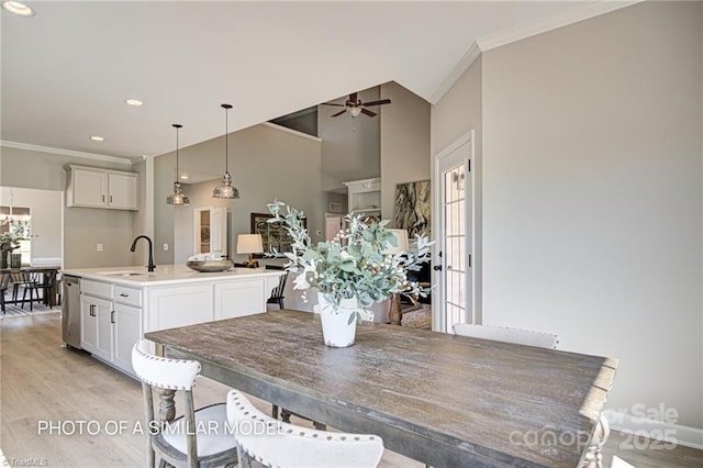 dining room with ceiling fan, sink, light hardwood / wood-style flooring, and crown molding