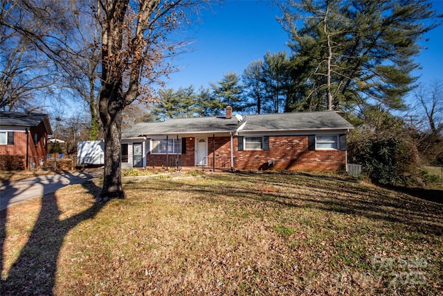 view of front of home with a front lawn