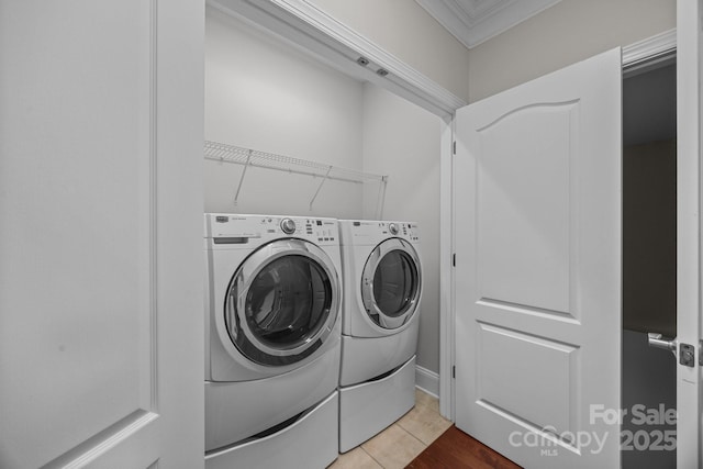 washroom with crown molding and washing machine and clothes dryer