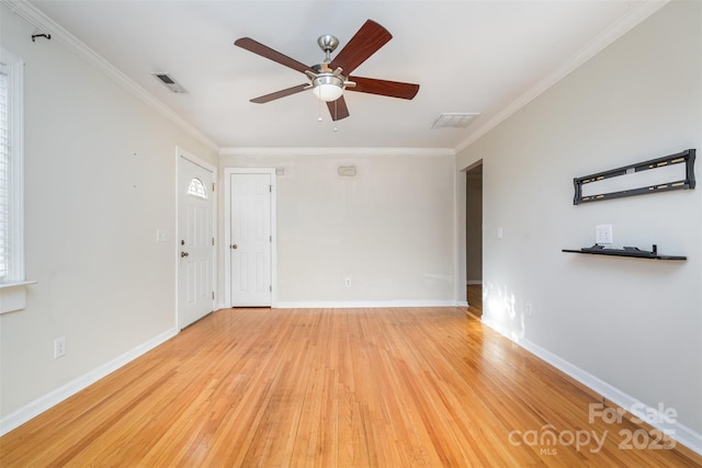 empty room featuring light hardwood / wood-style floors, ornamental molding, and ceiling fan