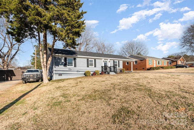 ranch-style house featuring a front lawn