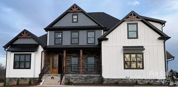 view of front facade with covered porch and crawl space