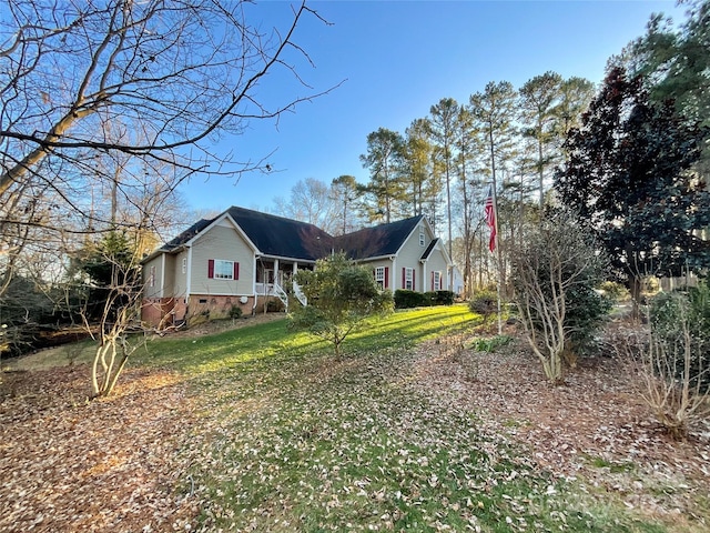 view of front of home featuring a front yard