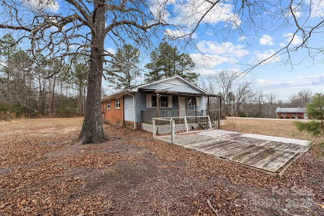 view of front of house featuring covered porch