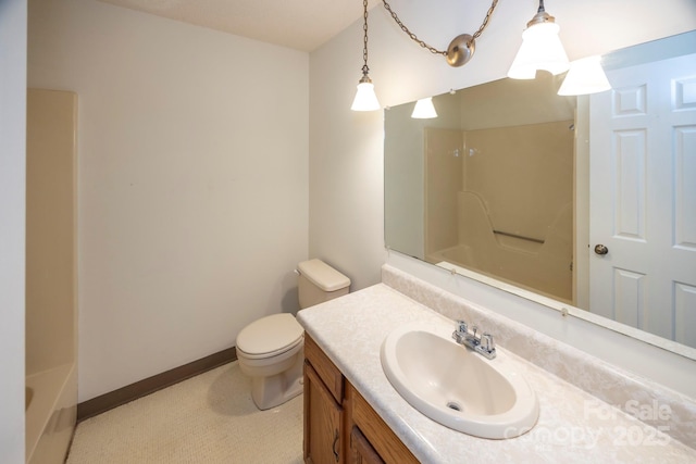 full bathroom featuring toilet, vanity, baseboards, and shower / bathing tub combination