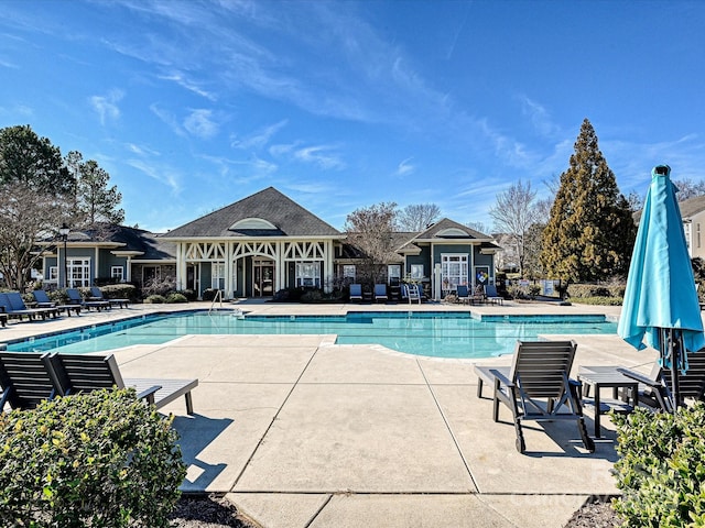 view of swimming pool featuring a patio