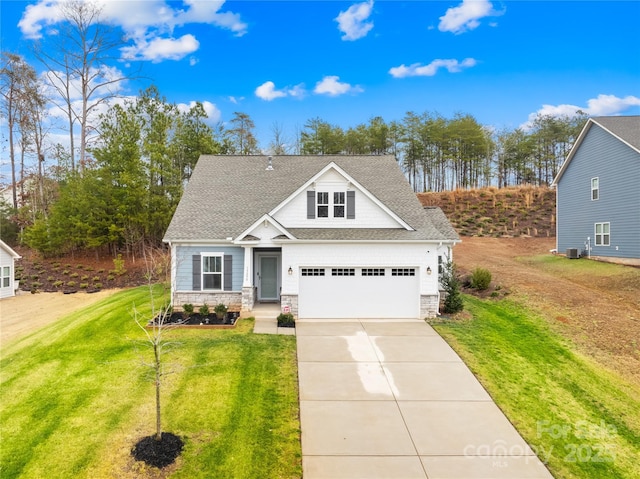 view of front of home with a front yard