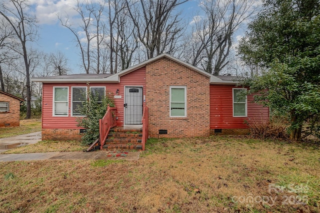 view of front of property with a front yard