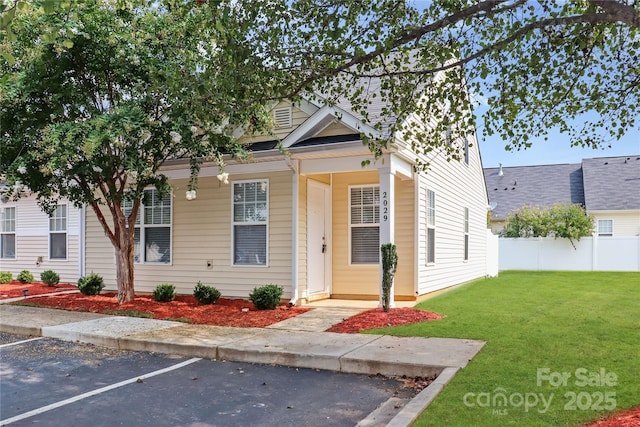 bungalow featuring a front yard